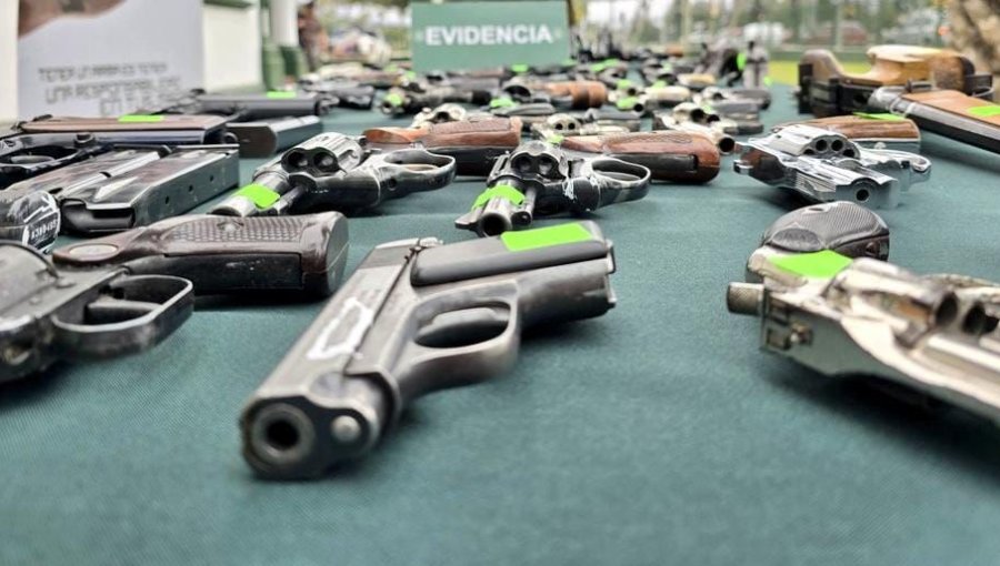 OS11 de Carabineros en la mira: Contraloría revela deficiencias en fiscalizaciones al control de armas inscritas en el país
