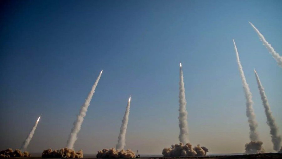 Irán responde a "bombardeo preventivo" de Israel con furioso ataque con drones