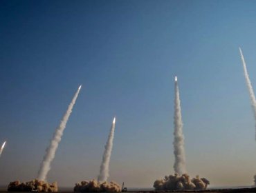 Irán responde a "bombardeo preventivo" de Israel con furioso ataque con drones