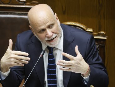 Ministro Elizalde dice que le "llama la atención" las repercusiones por dichos de Landerretche contra el Frente Amplio