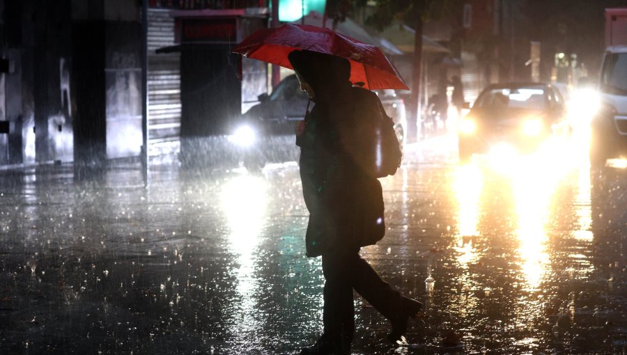 Más de 365 mil hogares sin luz: Biobío y La Araucanía, regiones más afectadas por intenso sistema frontal