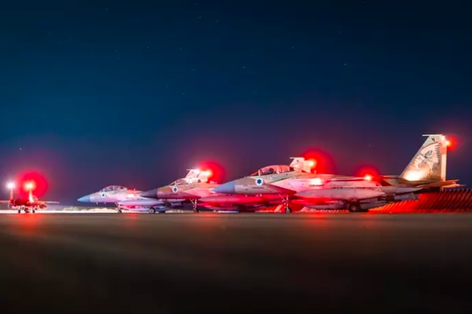 Israel afirma que "controla el cielo" de Irán e insiste que su objetivo es destruir los programas nucleares