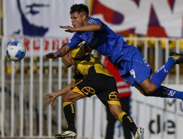 Hormazábal y Fernández se someterán a exámenes para ver la gravedad de sus lesiones en U. de Chile