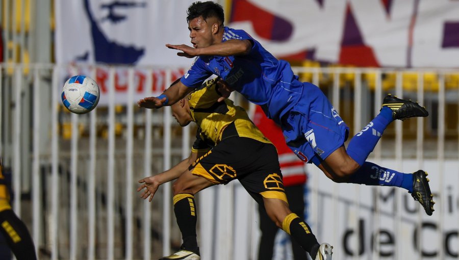 Hormazábal y Fernández se someterán a exámenes para ver la gravedad de sus lesiones en U. de Chile