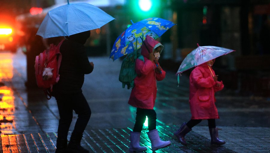 Gobierno informa que sistema frontal se está alejando de la región Metropolitana y ahora las lluvias se dirigen a Coquimbo