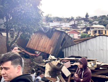 Lluvias hicieron colapsar dos viviendas en la Villa Rogers de Viña del Mar, dejando a 12 personas damnificadas y tres lesionadas