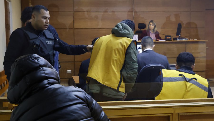 En prisión preventiva quedaron dos detenidos por atraco a multitienda en Valparaíso: menor de edad quedó en internación provisoria