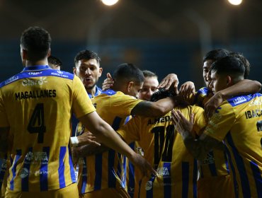 Everton toma aire en la tabla de posiciones y sigue hundiendo a D. Iquique en la Liga de Primera