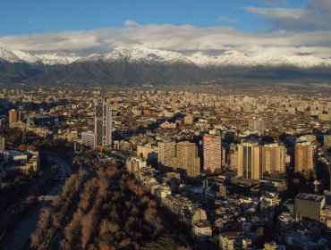 Chile sube dos posiciones en ranking de competitividad mundial y vuelve a niveles previos al estallido social y la pandemia