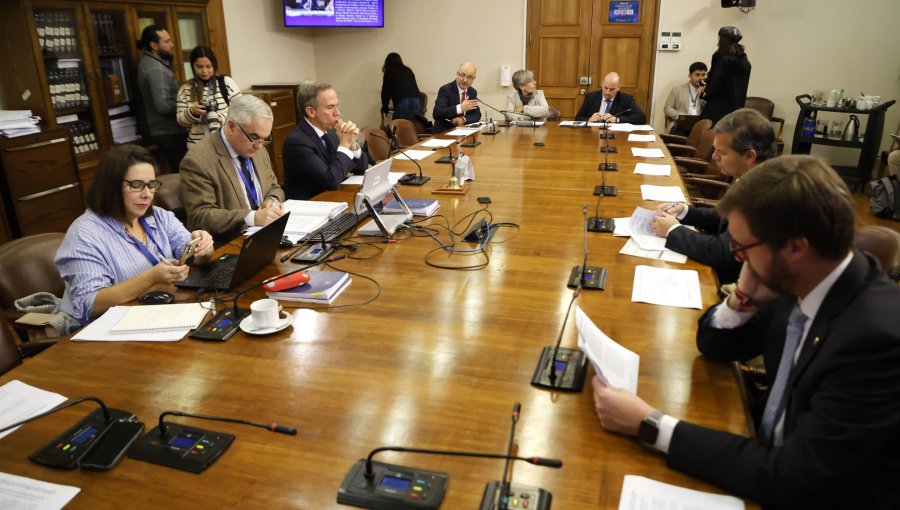 Comisión de Constitución de la Cámara comenzó tramitación del proyecto que busca reformar el sistema político y electoral
