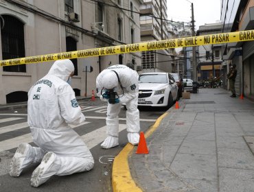 Peritaje balístico permitió vincular robos al Banco Estado y a tienda París en Valparaíso: Padre e hijo utilizaron la misma arma de fuego