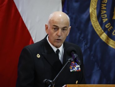 Comandante en jefe de la Armada, Juan Andrés de la Maza, niega haber efectuado deliberación política en sus comentarios por macrozona sur