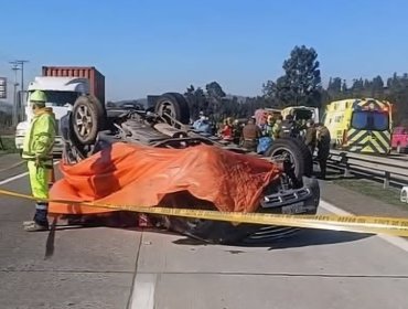 Conductora muere y cuatro menores de edad resultan lesionados tras volcamiento de su vehículo en la ruta 78 de San Antonio