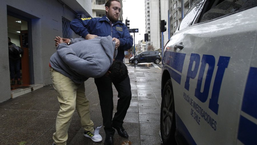 Dos venezolanos fueron detenidos por secuestrar a hombre que había pagado por servicios sexuales en Las Condes