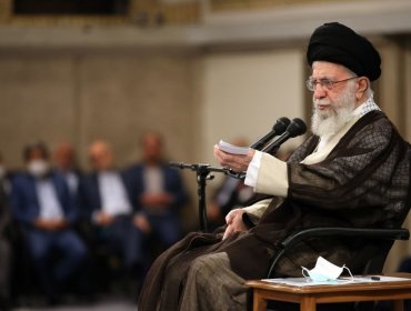 Líder supremo de Irán responde a Tump y asegura que "no se rendirá" y que cualquier intervención militar les causaría "un daño irreparable"