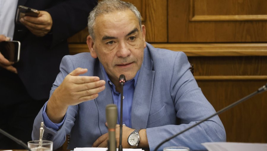Puma y Adidas se querellan contra senador Fidel Espinoza por ingreso de ropa deportiva falsificada