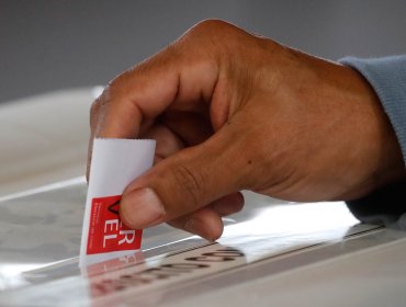 Diputados de la UDI piden eliminar prohibición de publicar encuestas en días previos a una elección