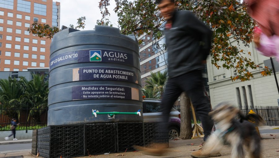 Durante primeras horas de este domingo se repuso agua potable en comunas que sufrieron corte en la RM