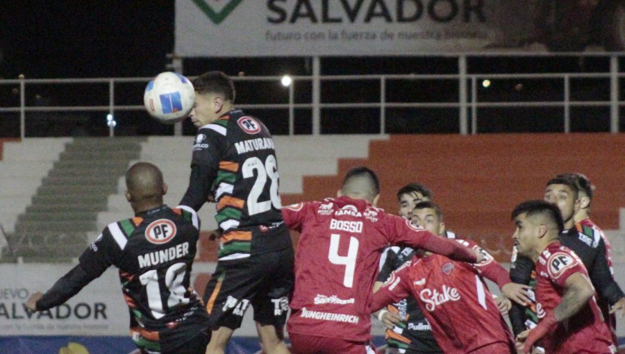Cobresal y Ñublense firmaron un empate con gusto a poco en El Salvador