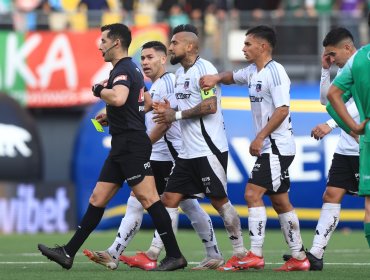 Día de furia de Arturo Vidal: Fue expulsado y se lanzó con todo contra arbitro Fernando Vejar