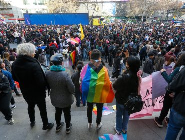 Diversidad, derechos y justicia: Así fue la masiva marcha del orgullo que recorrió Santiago