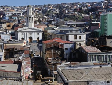 Ingresan denuncia por ecocidio ante la Unesco por el estado en que se encuentra Valparaíso