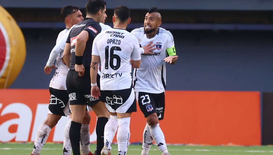 Árbitro Fernando Véjar explicó expulsión de Arturo Vidal en derrota de Colo-Colo ante Audax