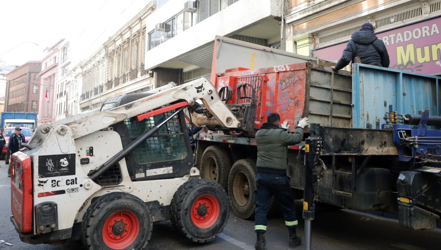 Valparaíso dio inicio a ambicioso plan para retirar kioscos abandonados en plan y cerros