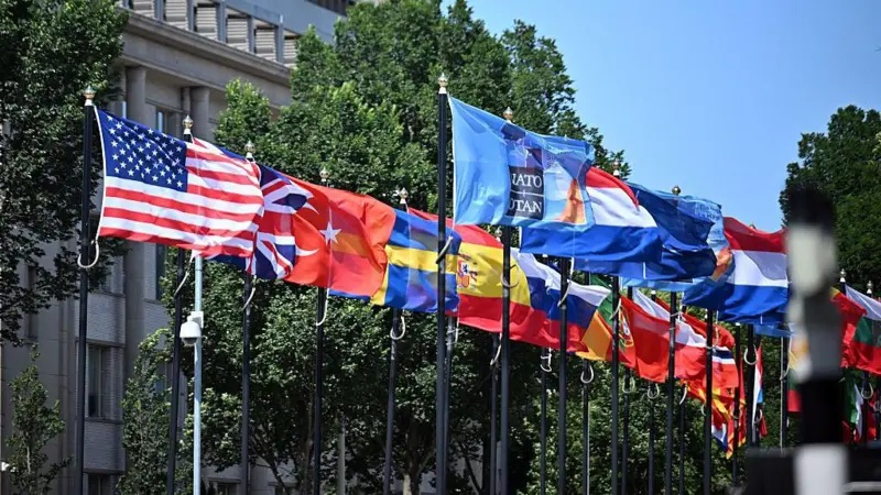 Por qué la cumbre de la OTAN en Países Bajos puede ser "la más importante desde el fin de la Guerra Fría"