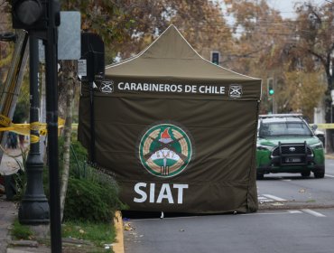 Dos personas fallecieron luego que camioneta impactara paradero donde esperaban locomoción en La Pintana