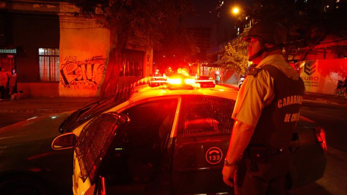 Carabinero resultó lesionado tras ser golpeado durante fiscalización en San Ramón: agresor huyó con ayuda de vecinos