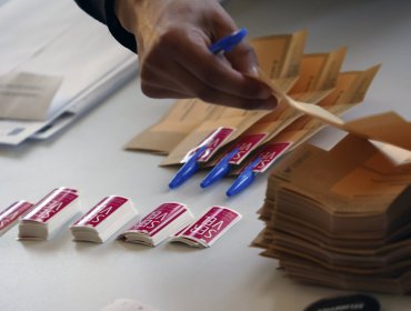 Servel confirma que 1.233 chilenos residentes en Venezuela no podrán votar en las elecciones primarias