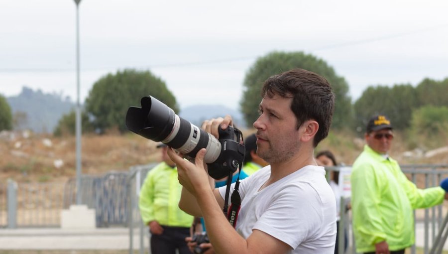 Fiscalía formalizará por violación a Carlos Müller, reconocido fotógrafo de la música chilena