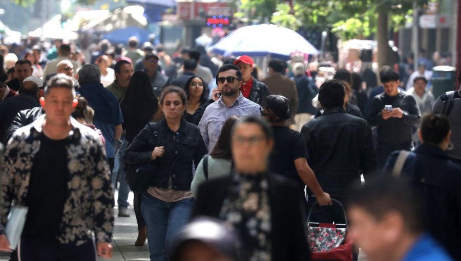 Envejecimiento de población en Chile reduce un 0,25% el potencial de crecimiento económico