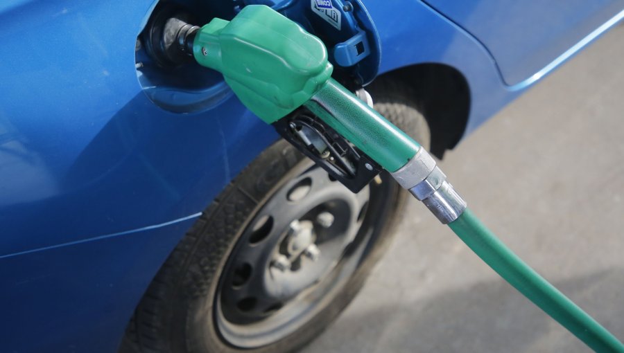 Combustibles registrarán una fuerte alza en sus precios a partir de este jueves: parafina subirá casi $70 por litro