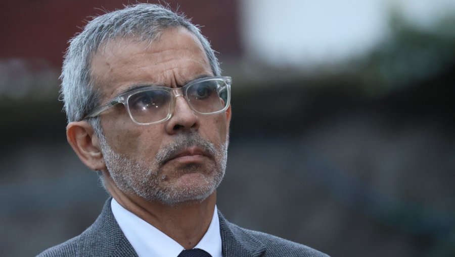 Ministro Cordero califica de “preocupante” cifra de licencias médicas de Carabineros por salud mental
