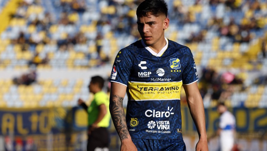Joan Cruz cambiaría de aires en el mercado de invierno ante su opaco presente en Everton