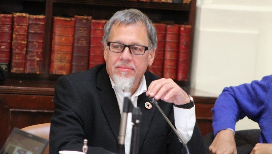 Senador Lagos Weber celebra que candidatura de Tohá lograra rearticularse y marcar diferencias con contendores de Primaria