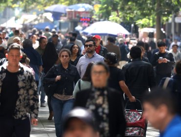 Envejecimiento de población en Chile reduce un 0,25% el potencial de crecimiento económico