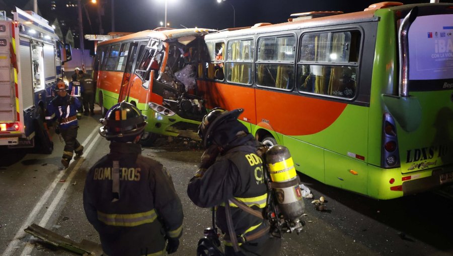 Adelantamiento prohibido en zona de doble línea continua provocó fatal colisión de microbuses en la Av. Altamirano de Valparaíso