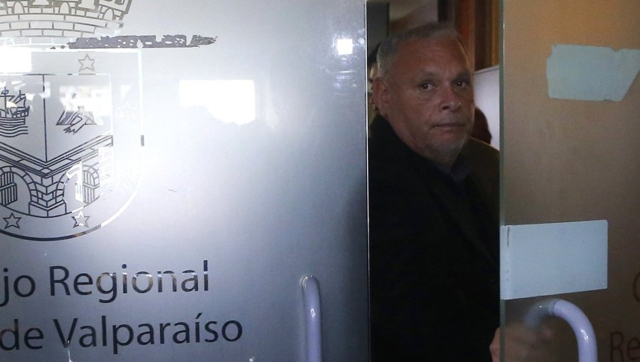 Editorial: ¿Cuánto le afecta el “humo en la cabeza” al gobernador Mundaca?