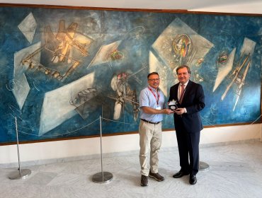 Alcalde de Concón expuso detalles de proyecto de esculturas ante la Unesco en Francia