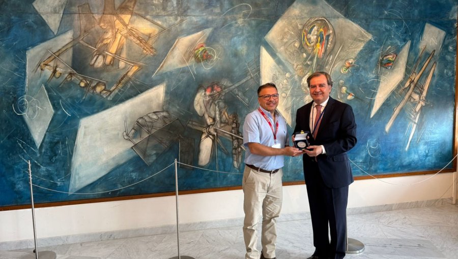 Alcalde de Concón expuso detalles de proyecto de esculturas ante la Unesco en Francia