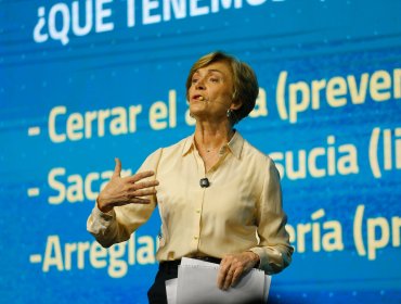 Evelyn Matthei presenta medidas de apoyo a las mujeres en empleo, salud, vivienda y seguridad