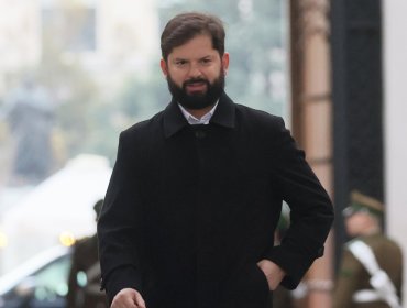 Tras nacimiento de su hija Violeta: Presidente Boric suspende actividades oficiales, pero se mantendrá "conectado"