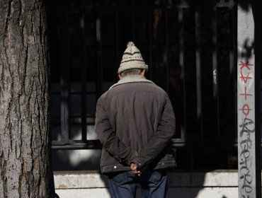 Según estudio, la mitad de los adultos mayores de Chile vive en soledad o aislamiento social