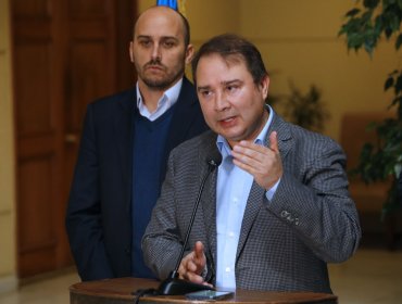 Ante críticas de la UDI, diputados de Renovación Nacional insisten en eliminar contribuciones parcialmente