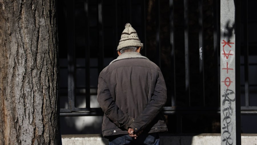 Según estudio, la mitad de los adultos mayores de Chile vive en soledad o aislamiento social