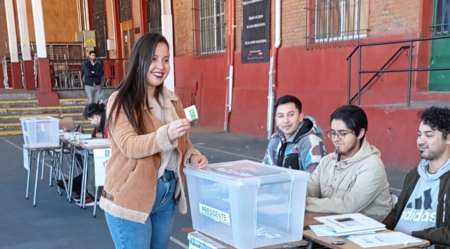 Alcaldesa de Valparaíso hace llamado a participar en la Primara y califica a Jara y Tohá de "mujeres muy fuertes, potentes"