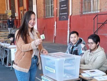 Alcaldesa de Valparaíso hace llamado a participar en la Primara y califica a Jara y Tohá de "mujeres muy fuertes, potentes"